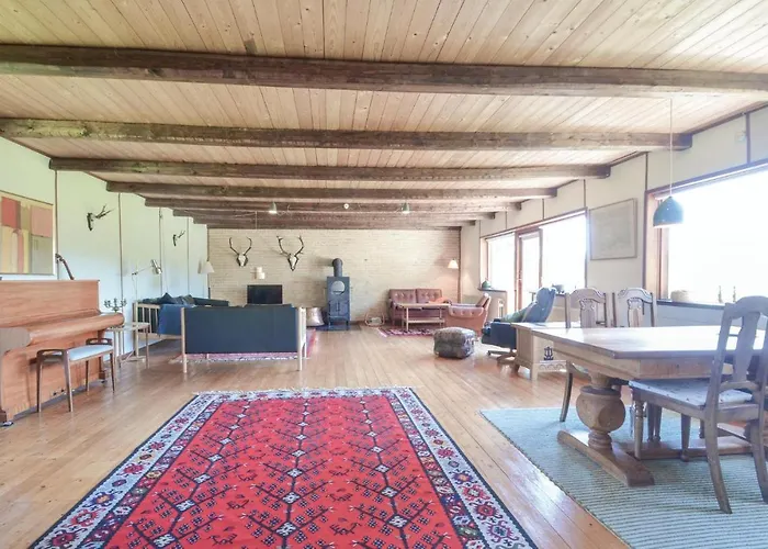Three-bedroom In Feriehus *